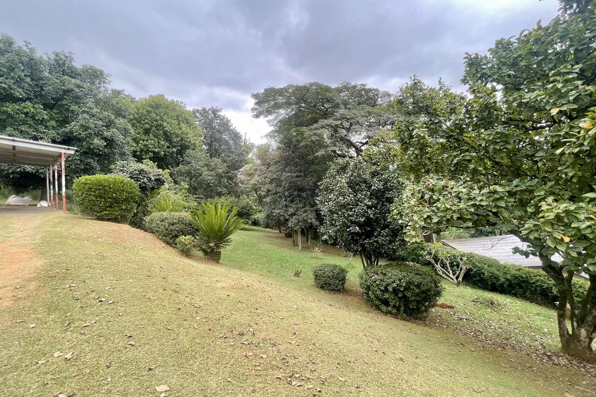 Exquisite Family Haven in Prestbury: Tranquil Retreat with Endless Potential! - Photo 5