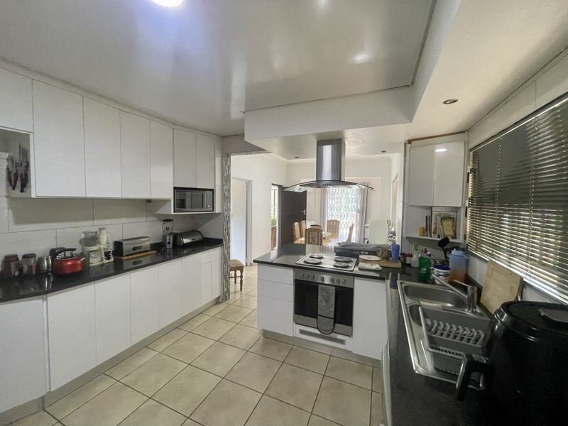 Exquisite Family Haven in Prestbury: Tranquil Retreat with Endless Potential! - Photo 9