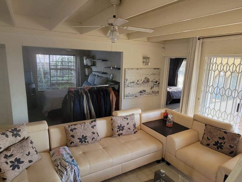 Welcome to this well appointed double-storey townhouse, offering the perfect blend of style, comfort - Photo 9