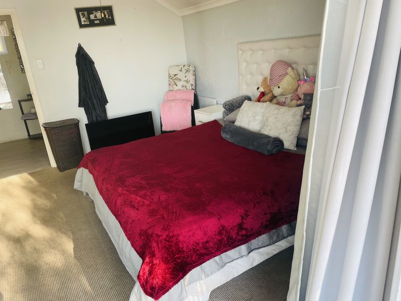 Welcome to this well appointed double-storey townhouse, offering the perfect blend of style, comfort - Photo 10