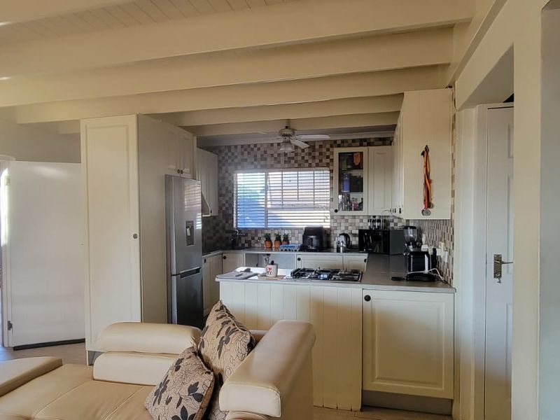 Welcome to this well appointed double-storey townhouse, offering the perfect blend of style, comfort - Photo 3