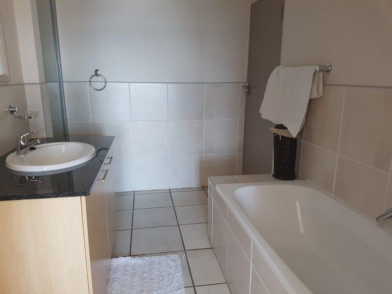 Stunning Furnished Penthouse in Sandton - Photo 10