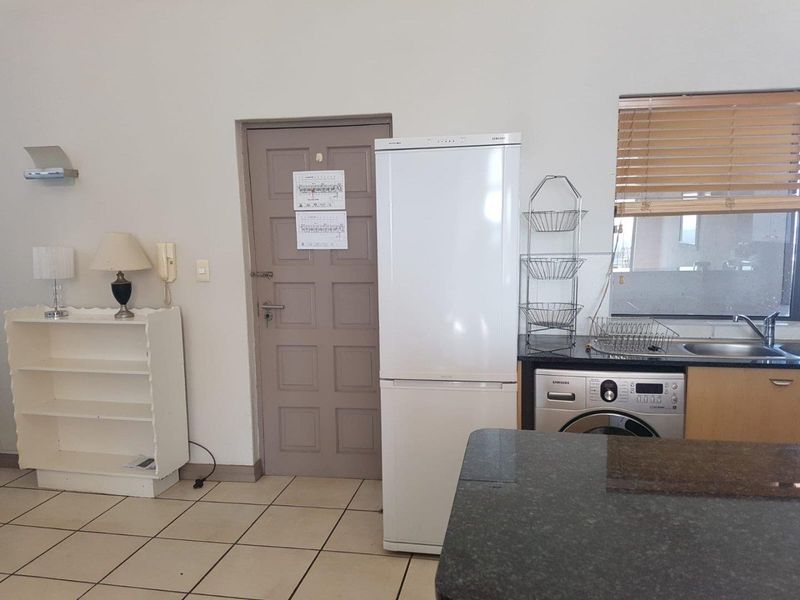 Stunning Furnished Penthouse in Sandton - Photo 9