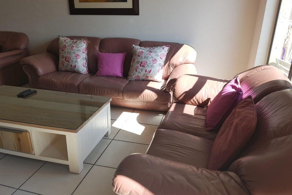 Stunning Furnished Penthouse in Sandton - Photo 4