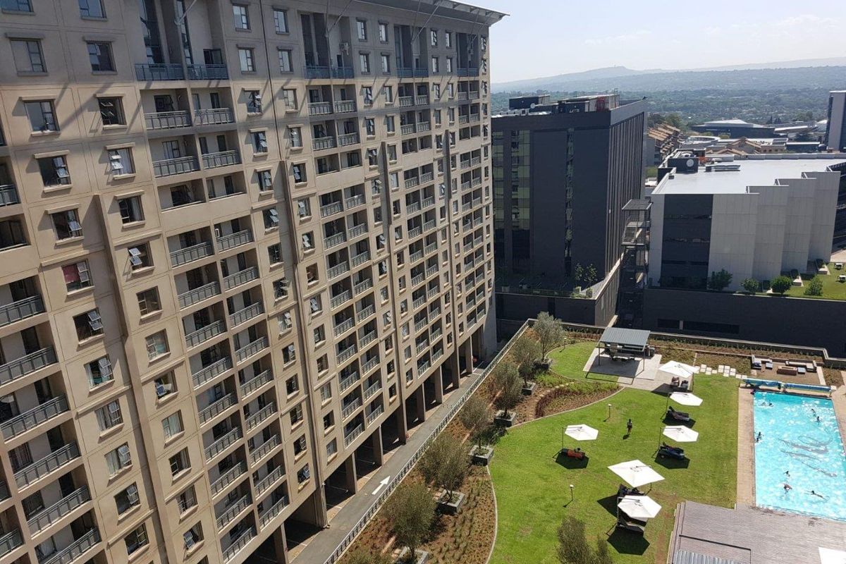 Stunning Furnished Penthouse in Sandton - Photo 3