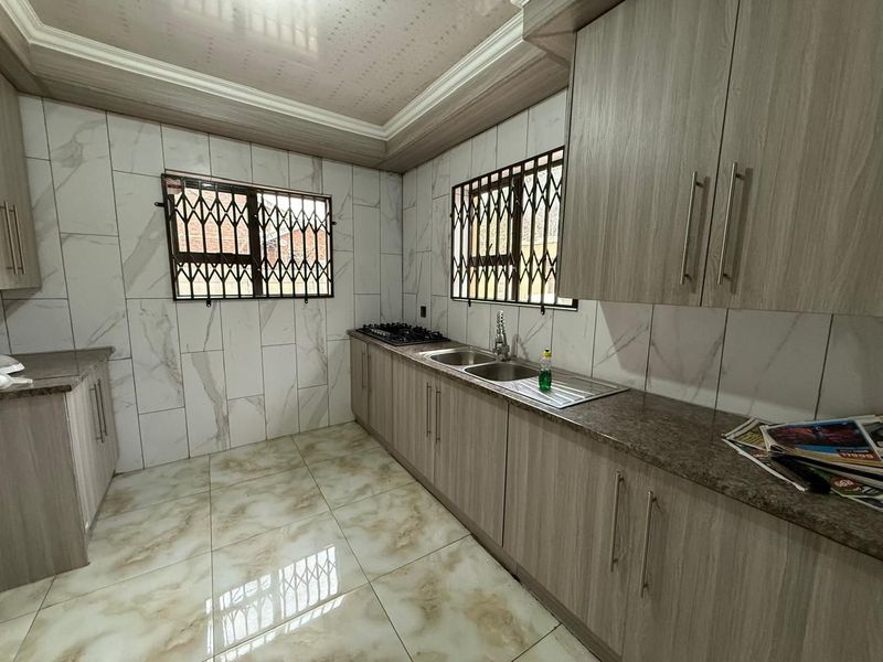 Don’t miss out on this lovely 5 bedroom home in Waldrift , Vereeniging - Photo 4