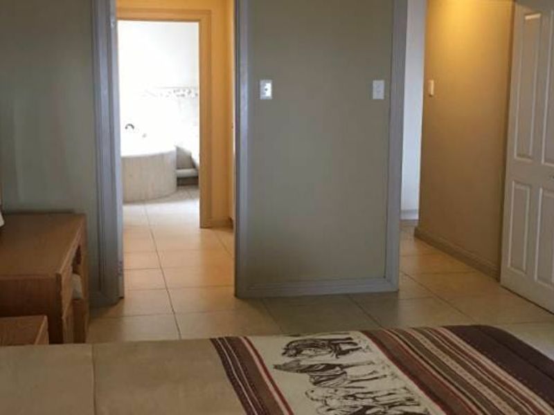 Luxurious furnished apartment in Jeffreys Bay - Photo 10