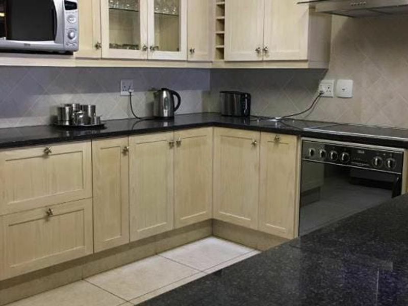 Luxurious furnished apartment in Jeffreys Bay - Photo 7