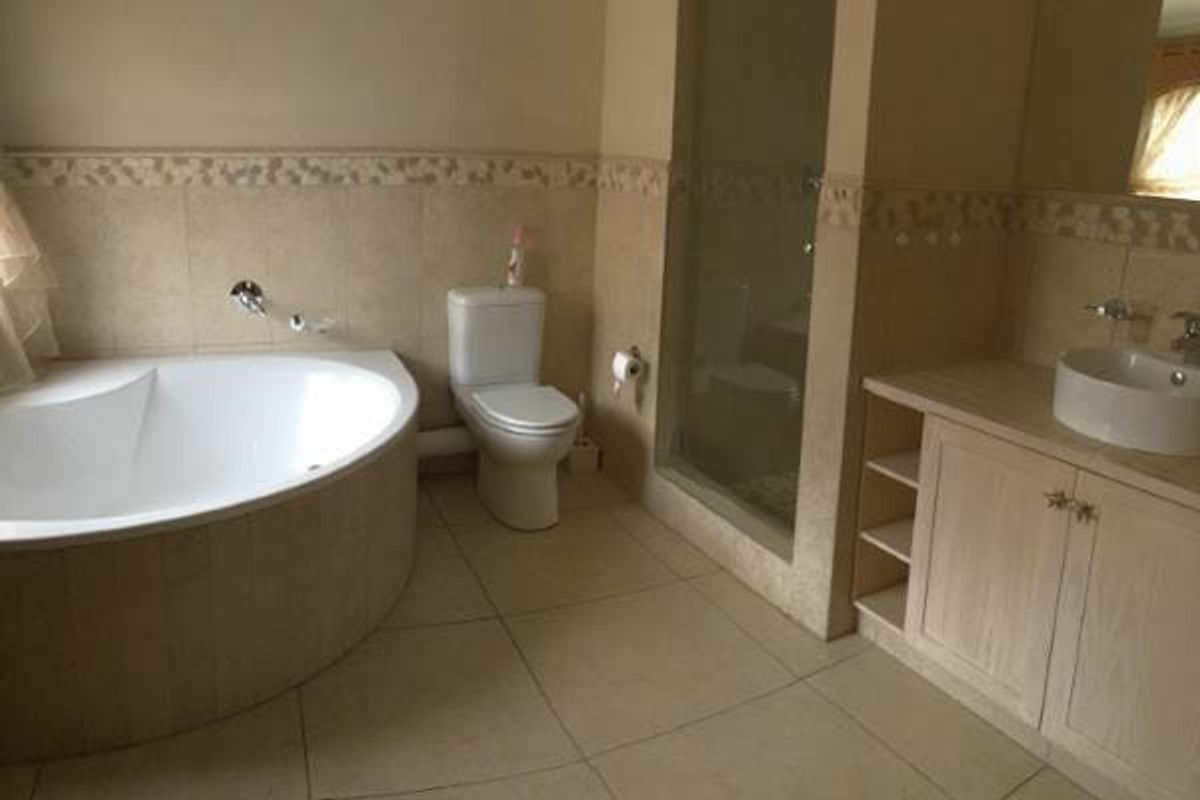 Luxurious furnished apartment in Jeffreys Bay - Photo 4