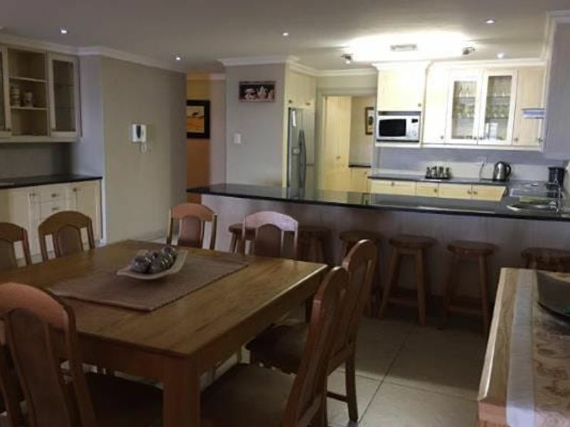 Luxurious furnished apartment in Jeffreys Bay - Photo 3