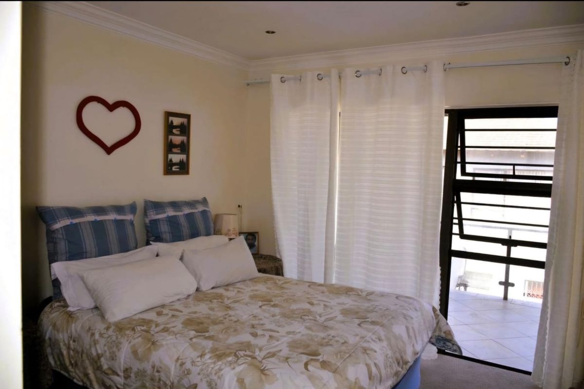 3 Bedroom Duplex unit - Photo 4