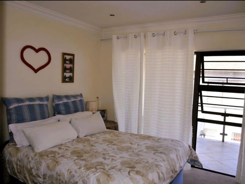 3 Bedroom Duplex unit - Photo 4