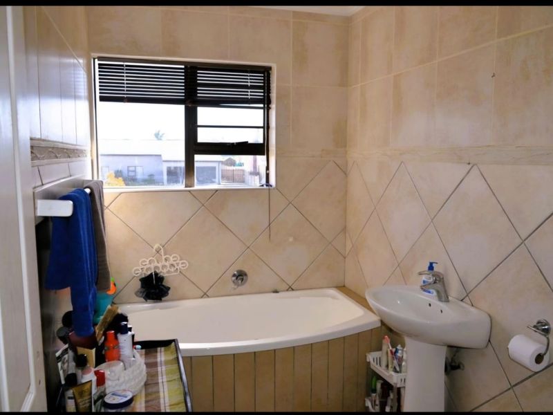 3 Bedroom Duplex unit - Photo 8