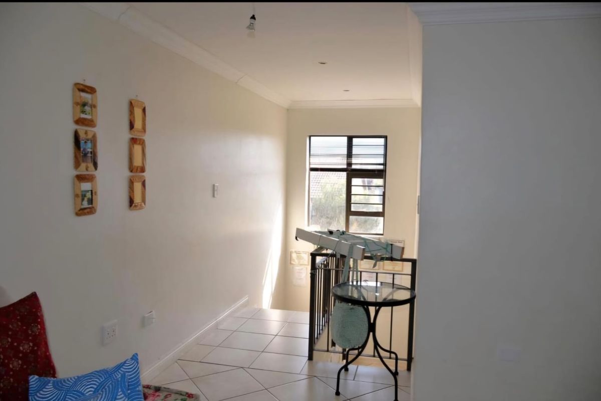 3 Bedroom Duplex unit - Photo 3