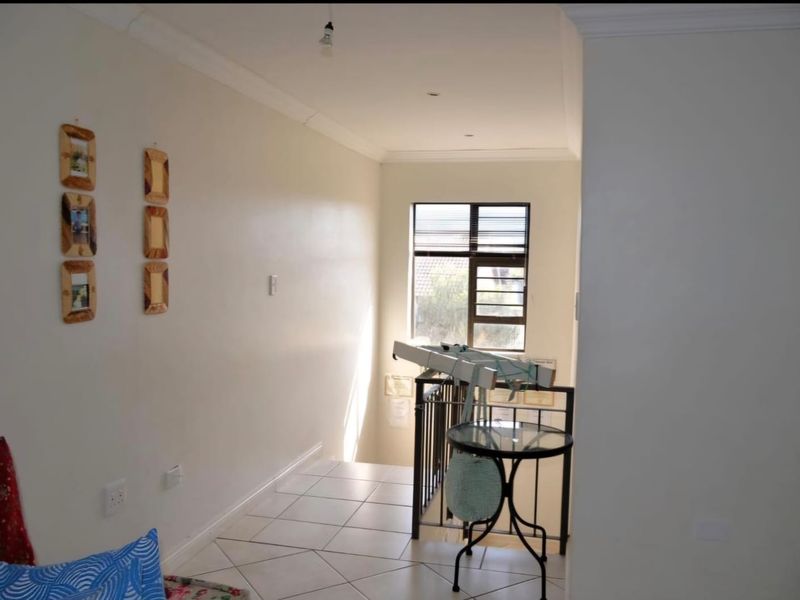 3 Bedroom Duplex unit - Photo 3