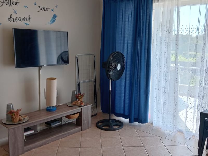 Modern 2-Bedroom Apartment in Secure Complex, prime Location Near Beach - Photo 4