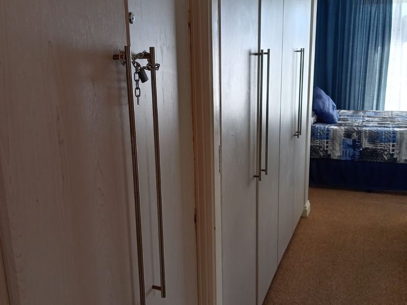 Modern 2-Bedroom Apartment in Secure Complex, prime Location Near Beach - Photo 8