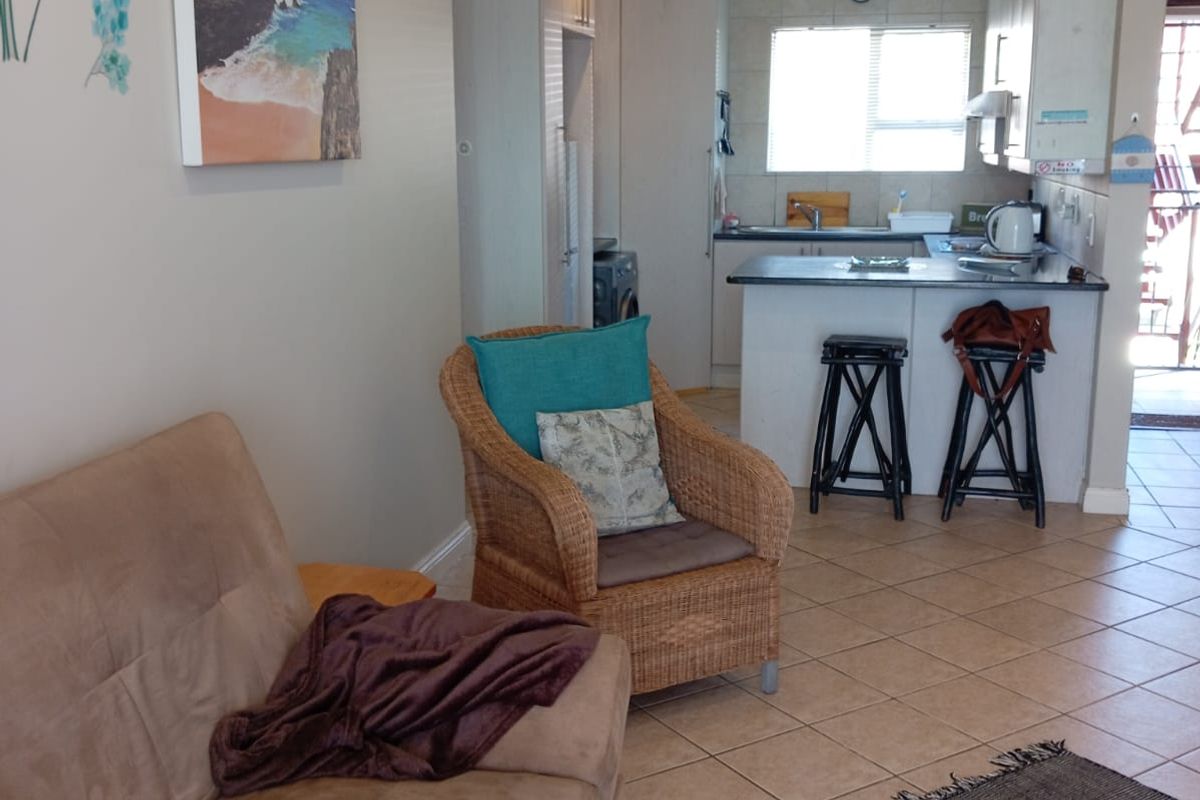 Modern 2-Bedroom Apartment in Secure Complex, prime Location Near Beach - Photo 2