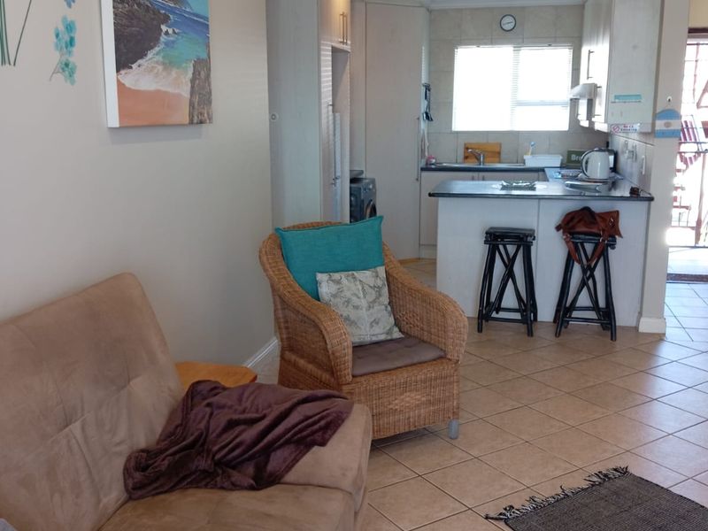 Modern 2-Bedroom Apartment in Secure Complex, prime Location Near Beach - Photo 2