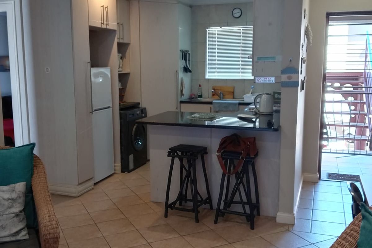 Modern 2-Bedroom Apartment in Secure Complex, prime Location Near Beach - Photo 5