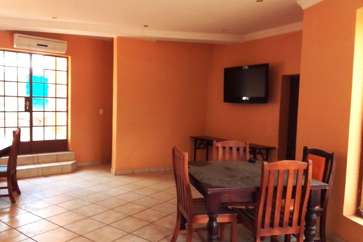 Step into this magnificent location boasting panoramic views over the dam and breath taking mountain - Photo 5