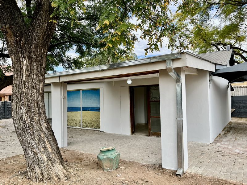 Property for sale in prime spot of Bela Bela / Ideal for offices - Photo 4