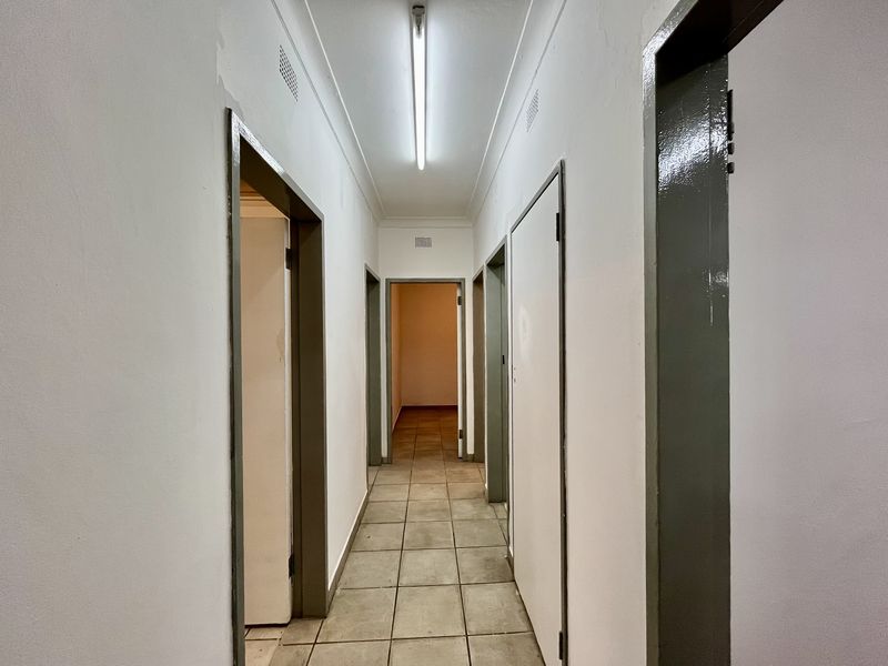 Property for sale in prime spot of Bela Bela / Ideal for offices - Photo 10