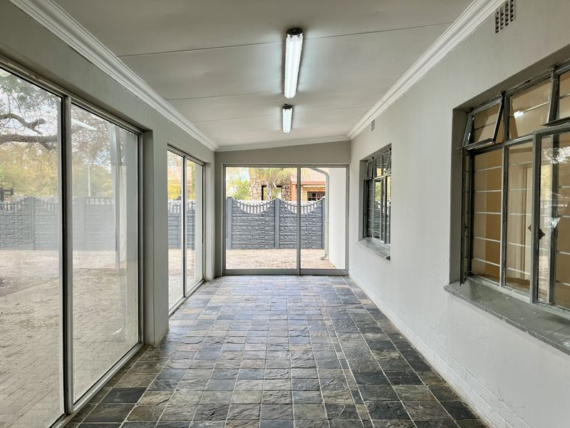 Property for sale in prime spot of Bela Bela / Ideal for offices - Photo 7