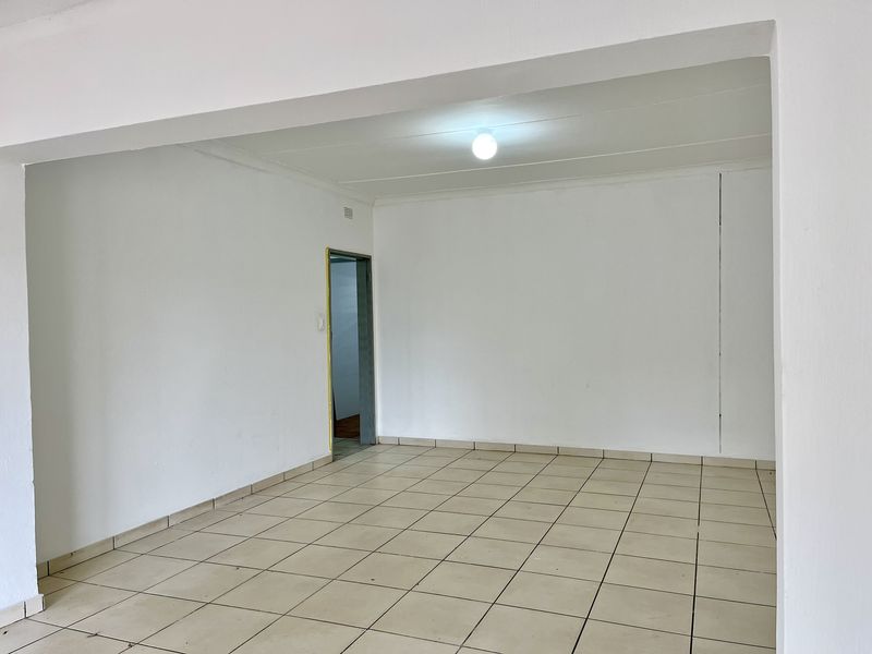 Property for sale in prime spot of Bela Bela / Ideal for offices - Photo 6