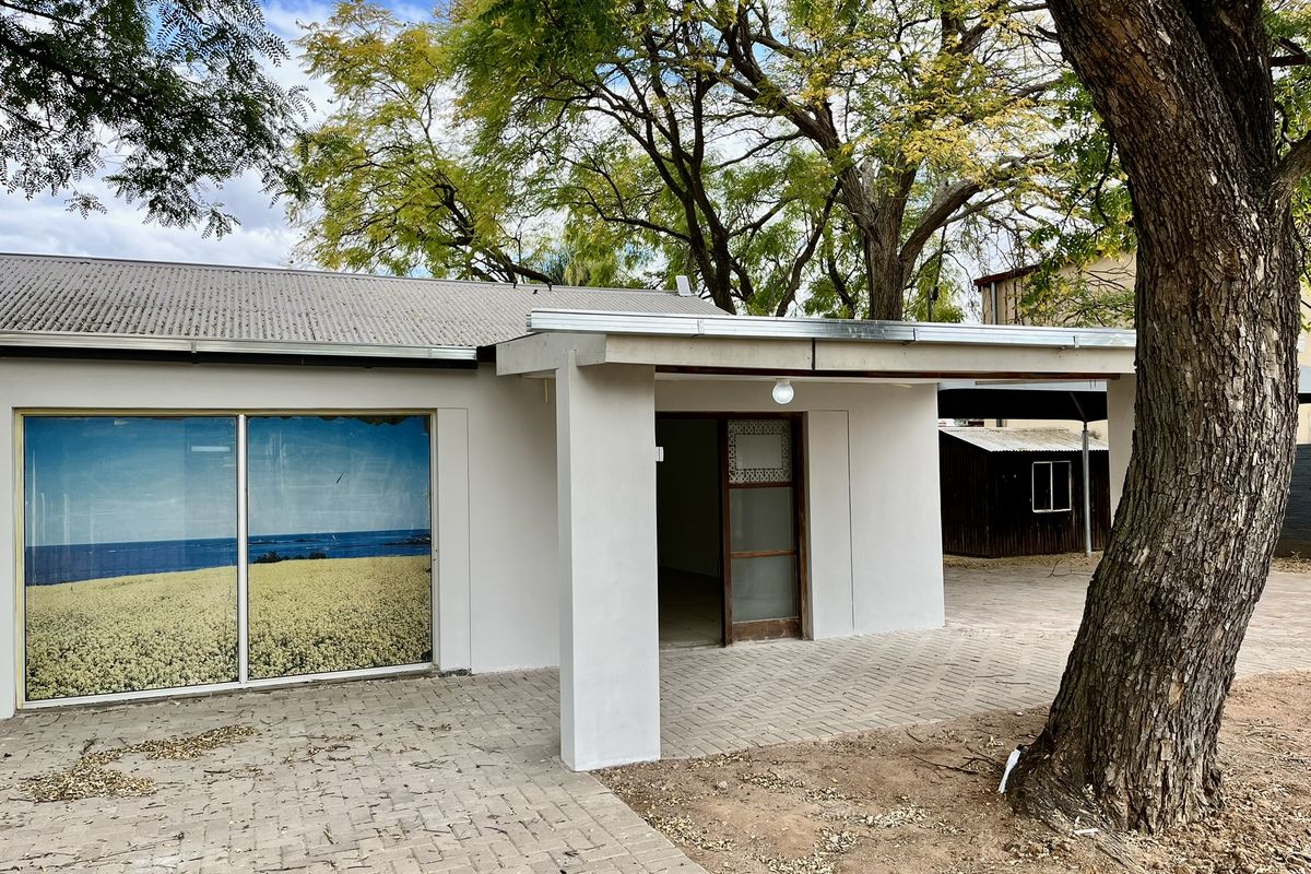 Property for sale in prime spot of Bela Bela / Ideal for offices - Photo 3