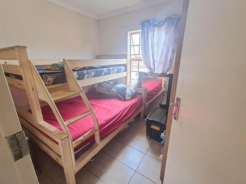 Three bedroom for sale in thatch hill - Photo 9