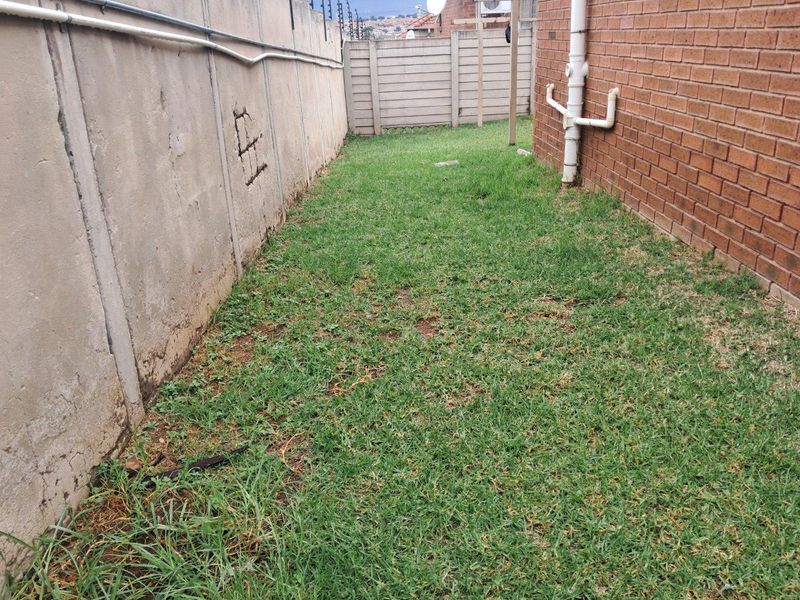 Three bedroom for sale in thatch hill - Photo 3