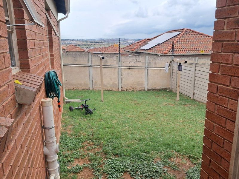 Three bedroom for sale in thatch hill - Photo 2