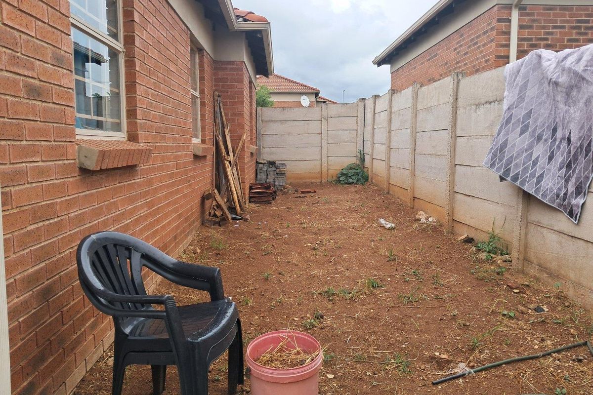 Three bedroom for sale in thatch hill - Photo 4