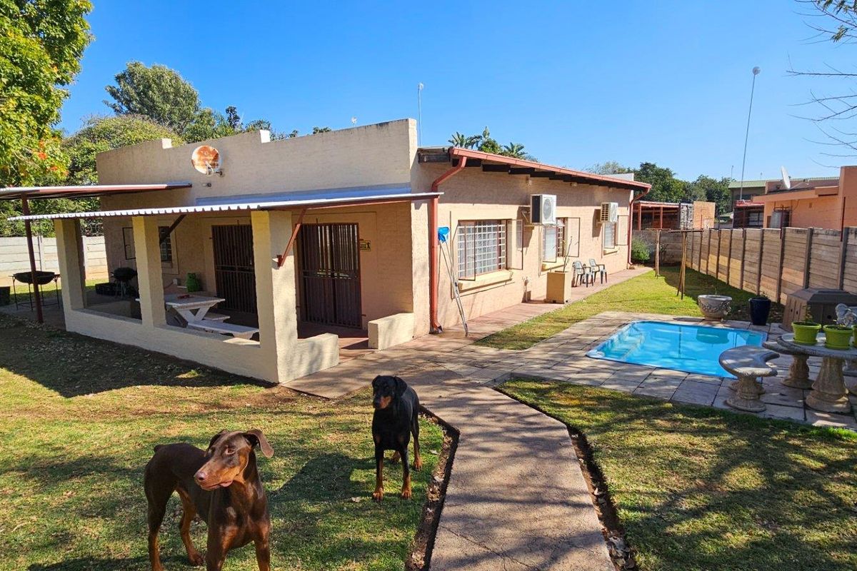 Exclusive Dual-Home Estate for Sale in Welgelegen – Multi-Generational Living Meets Investment Pot - Photo 5