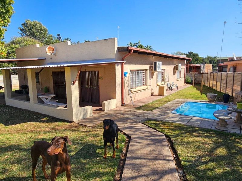 Exclusive Dual-Home Estate for Sale in Welgelegen – Multi-Generational Living Meets Investment Pot - Photo 5