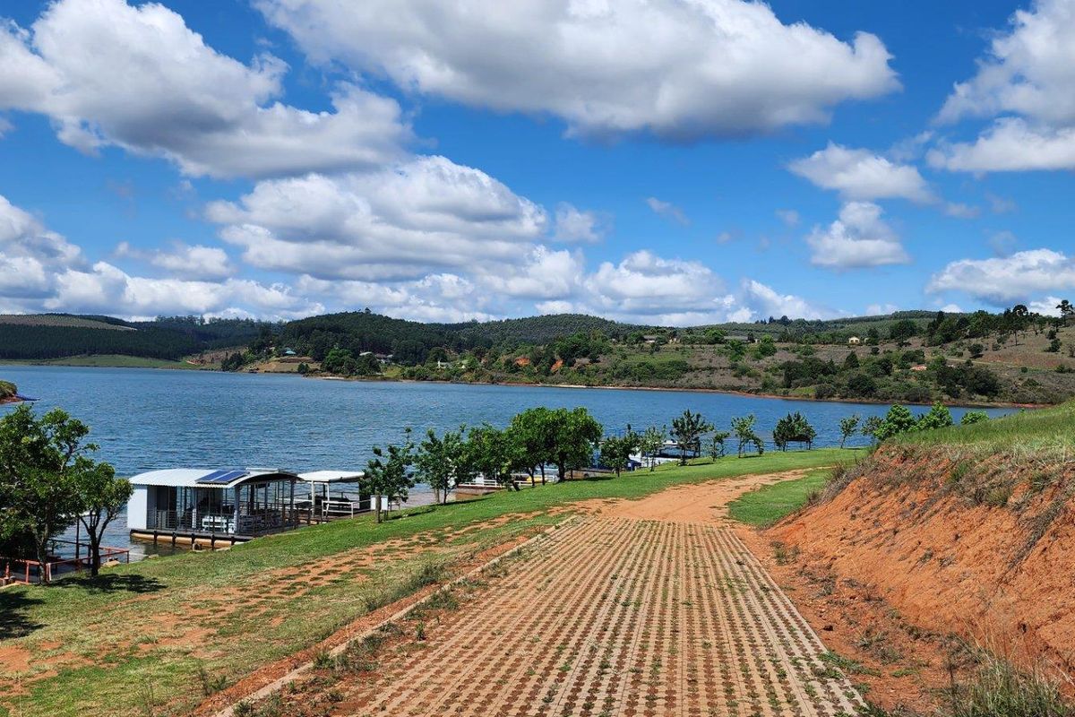 Nestled in the Serene Beauty of Clearwater's Cove! - Photo 5