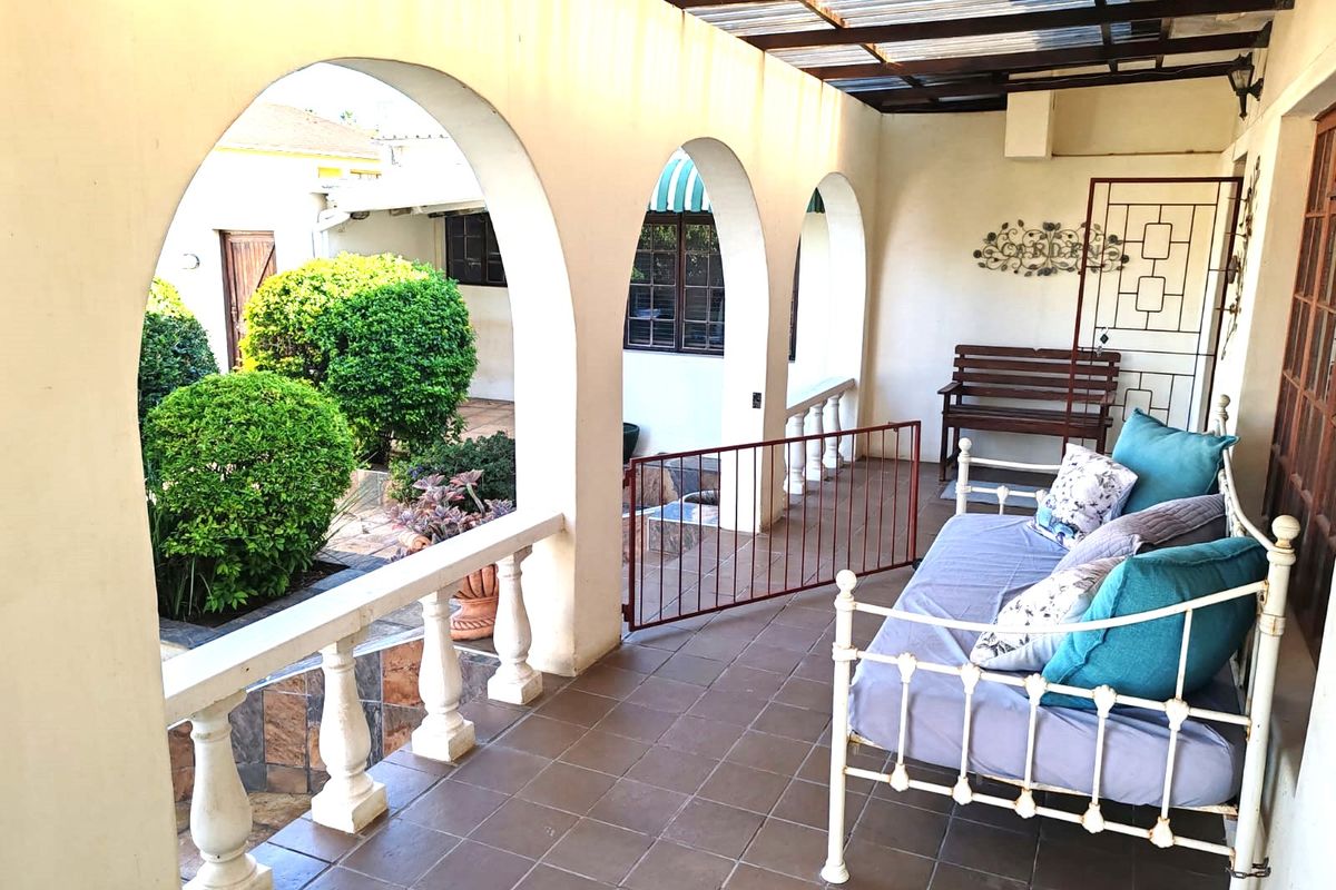 5 Bedroom House in Bothasrus - Photo 3