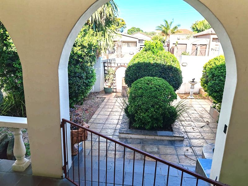 5 Bedroom House in Bothasrus - Photo 4