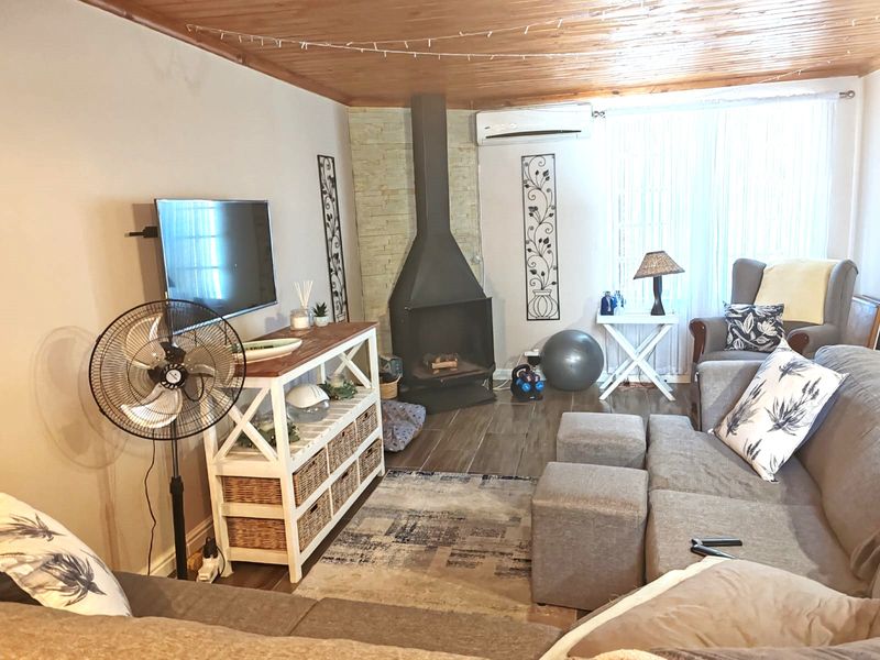 5 Bedroom House in Bothasrus - Photo 10