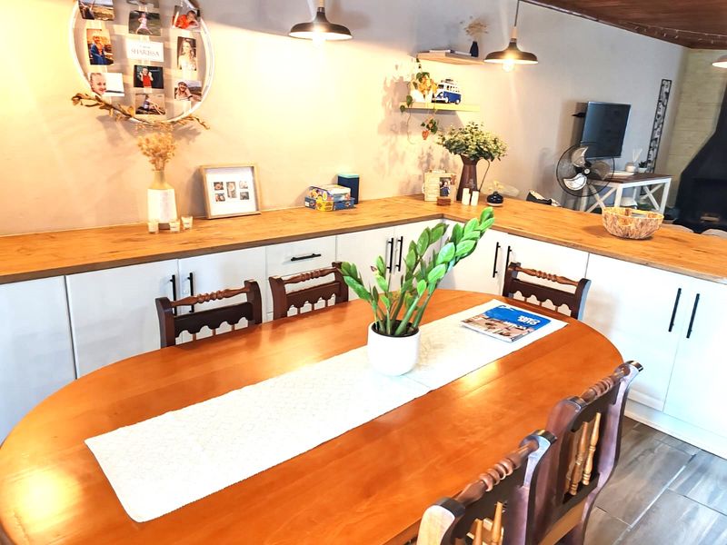 5 Bedroom House in Bothasrus - Photo 7