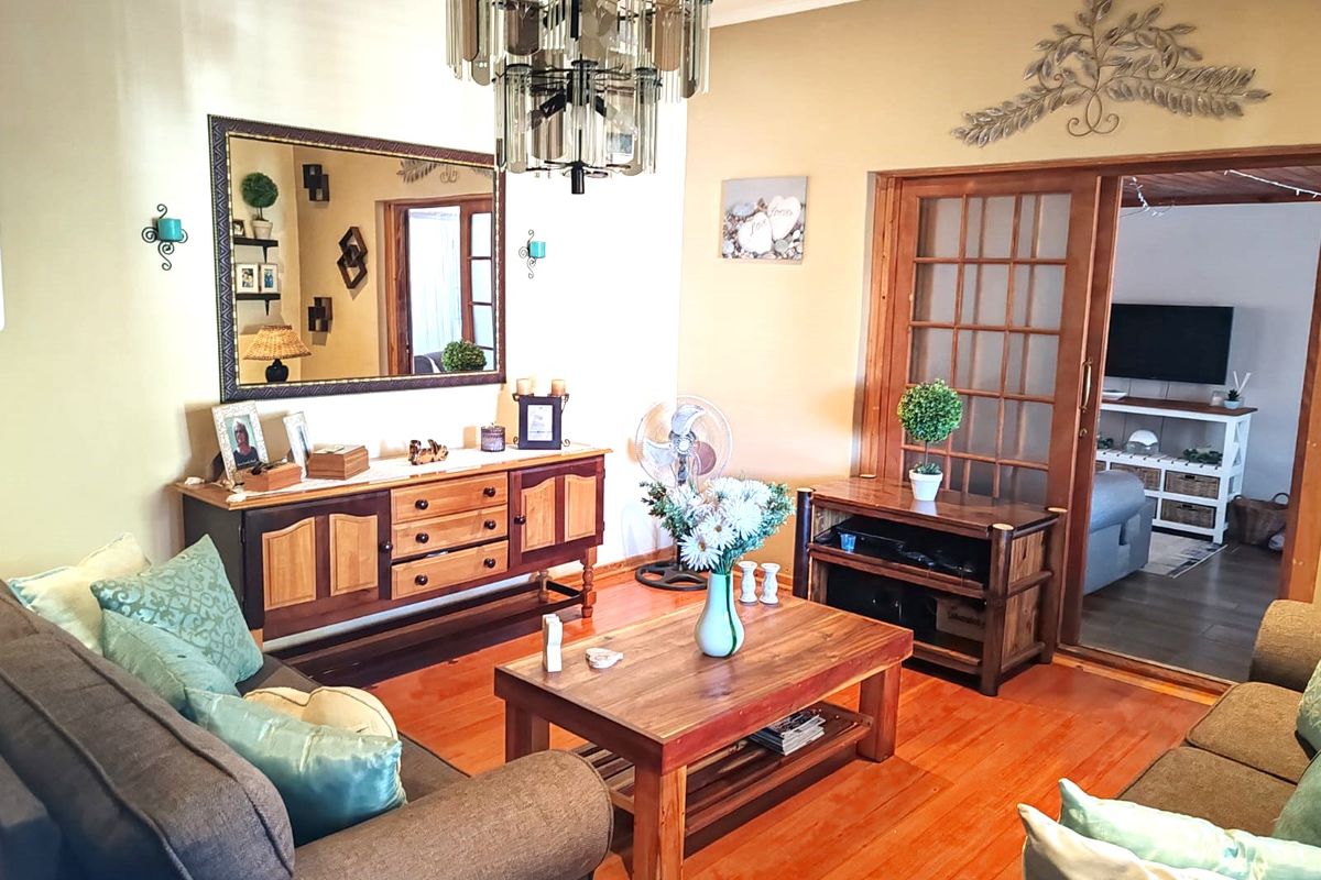 5 Bedroom House in Bothasrus - Photo 5