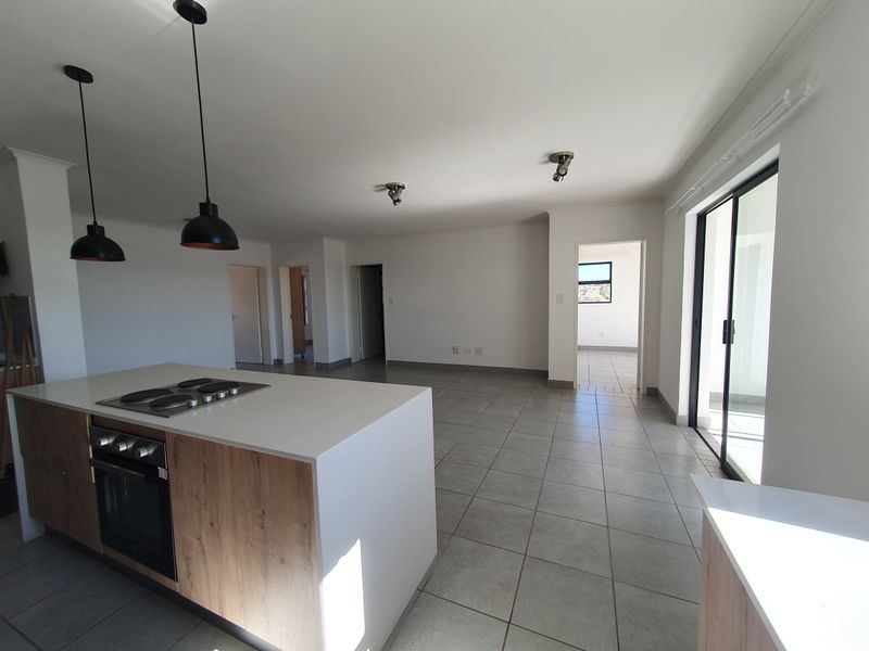 Spacious lockup and go 3-bedroom apartment with enclosed balcony - Photo 3