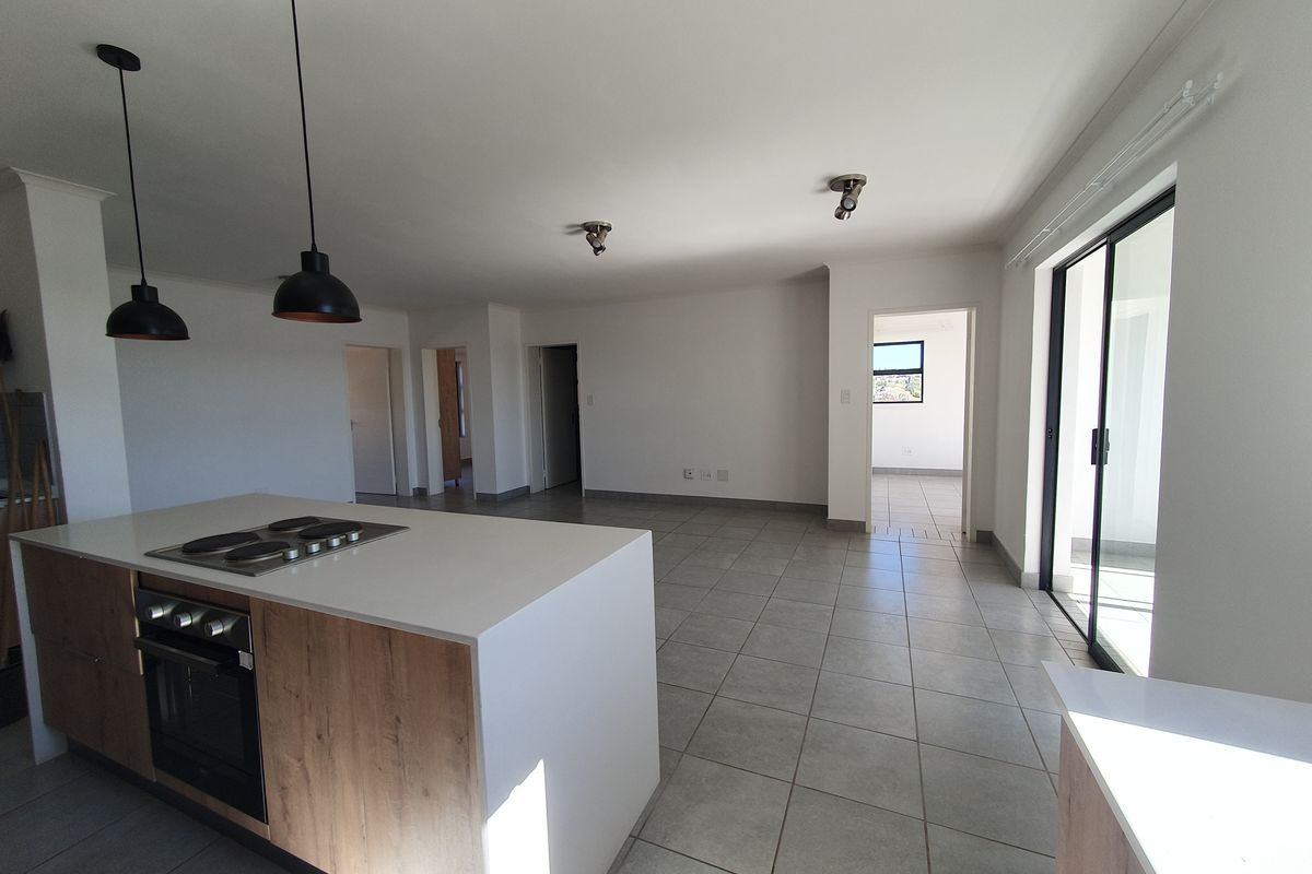 Spacious lockup and go 3-bedroom apartment with enclosed balcony - Photo 3