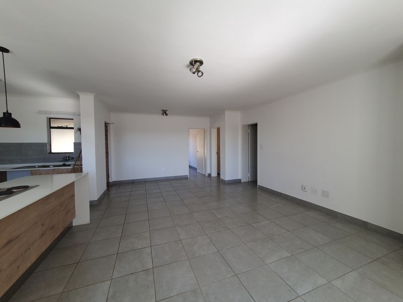 Spacious lockup and go 3-bedroom apartment with enclosed balcony - Photo 4