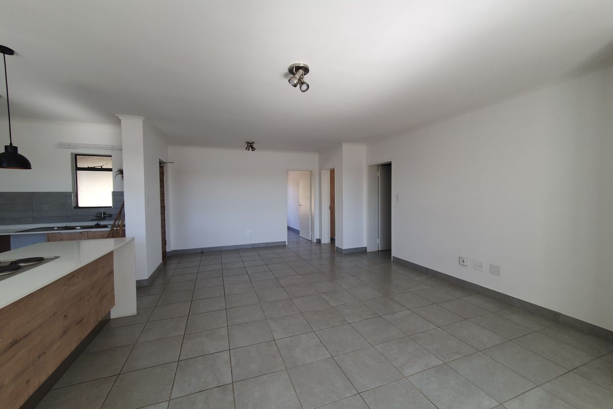 Spacious lockup and go 3-bedroom apartment with enclosed balcony - Photo 4