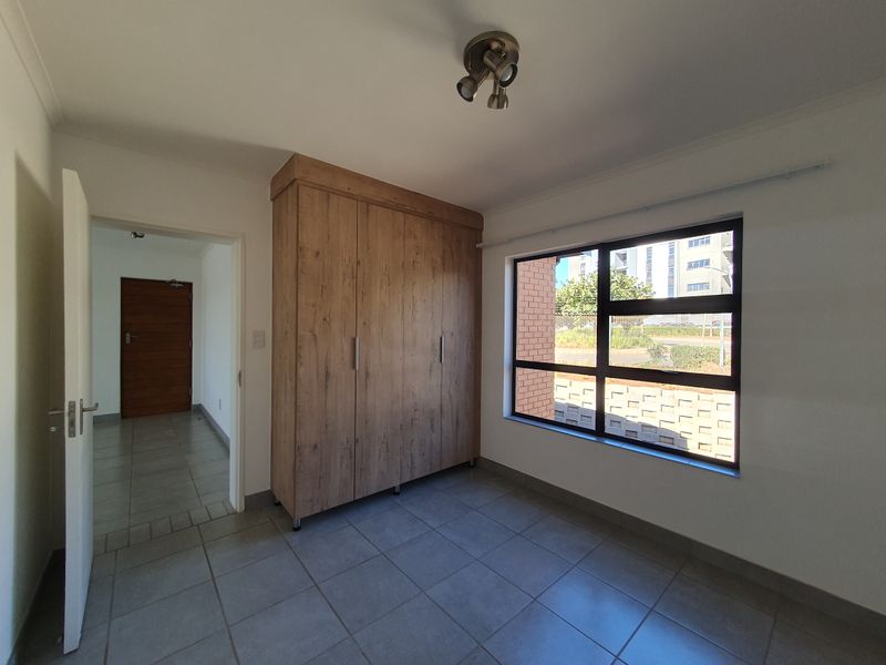 Spacious lockup and go 3-bedroom apartment with enclosed balcony - Photo 7