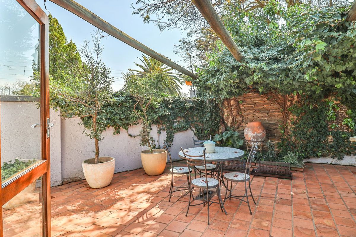 Charming Simplex in Prime Fourways Location - Photo 2