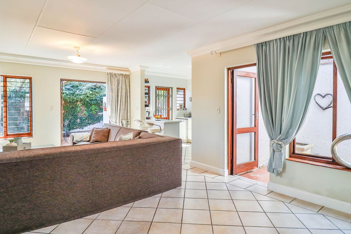 Charming Simplex in Prime Fourways Location - Photo 3