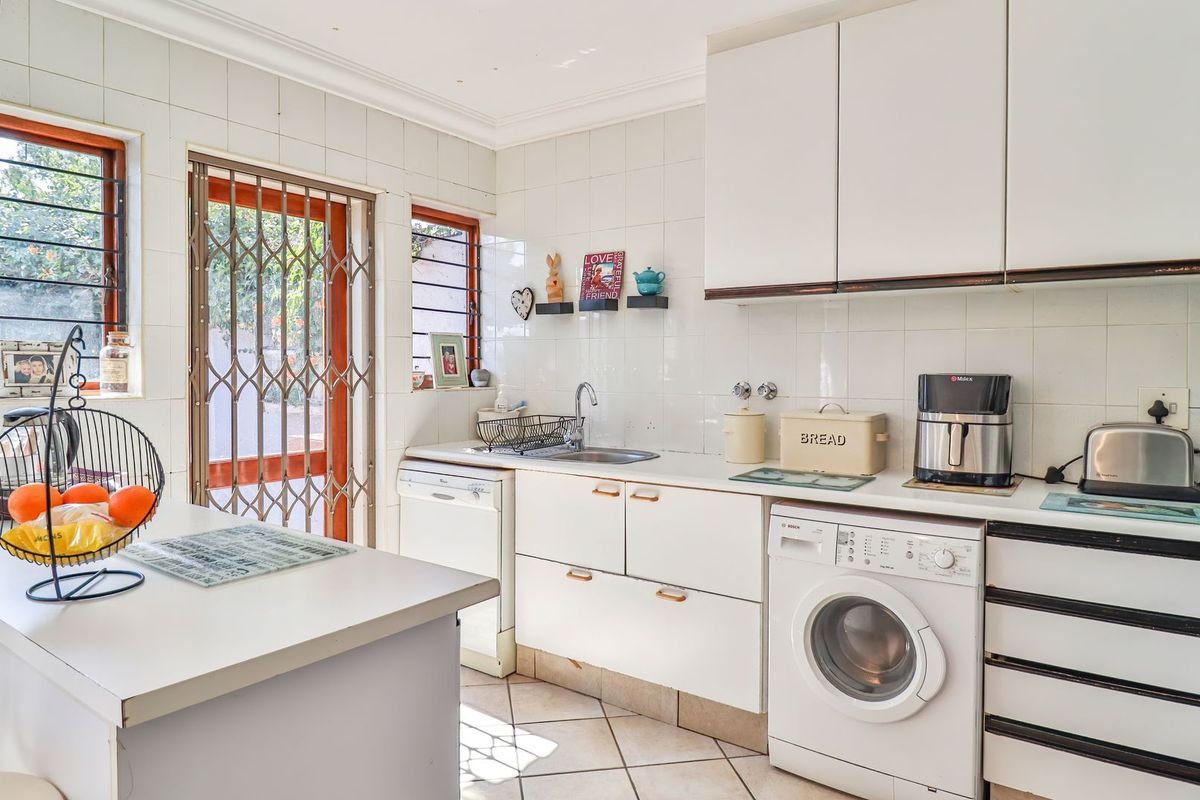 Charming Simplex in Prime Fourways Location - Photo 4